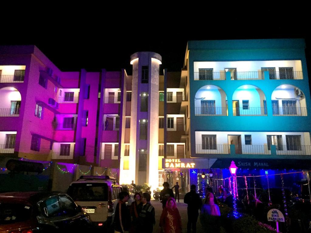 Hotel Samrat - carbon neutral hotel in Baharampur
