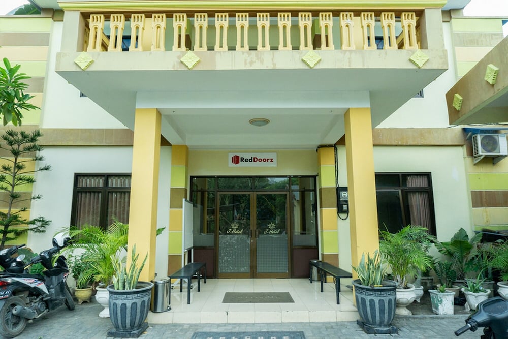 RedDoorz @ Gatot Subroto Ende — hotel in Ende