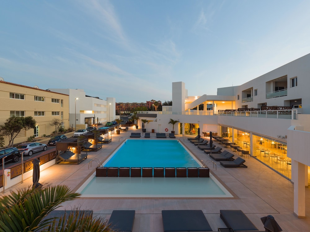 R2 Higos Beach Apartments — 4-Star Luxury Hotel in Costa Calma, Spain