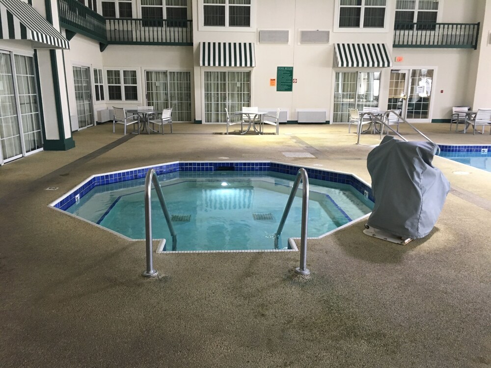 Grand Hinckley Inn - photo 15