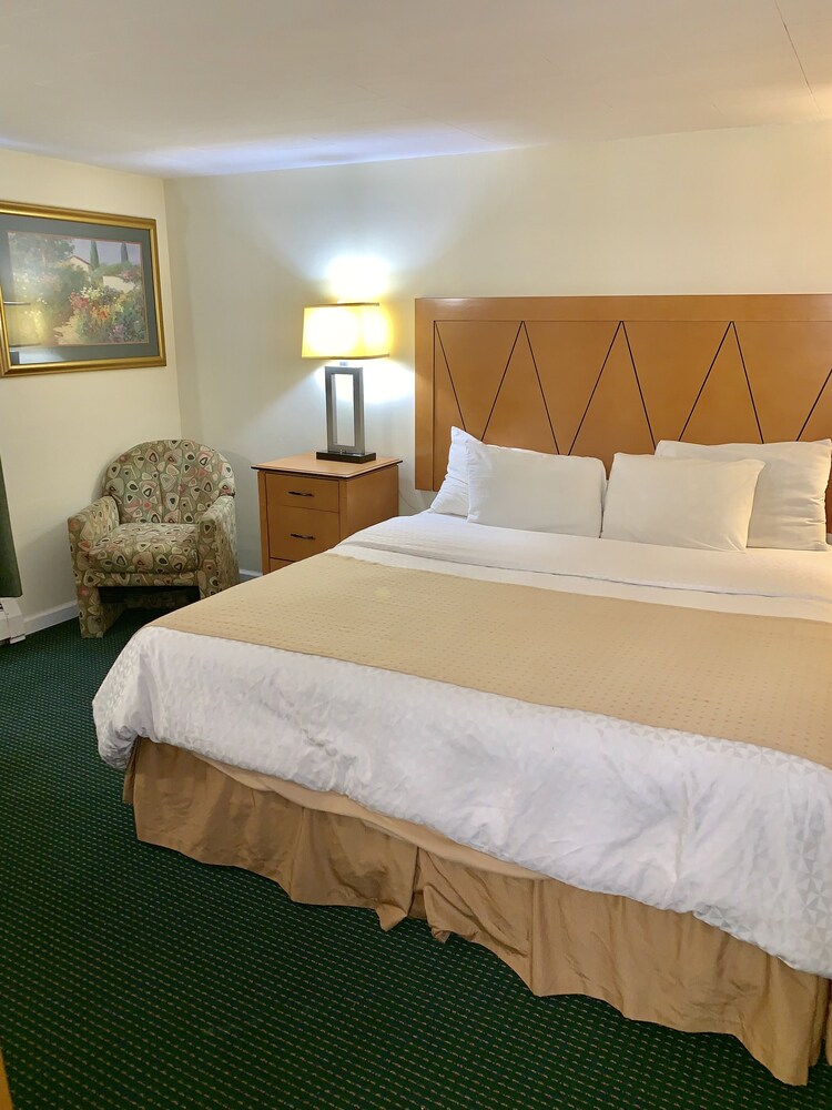 American Inn Lee - photo 13