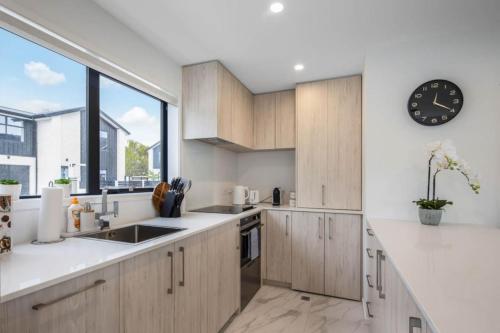Sunny 2 BR Oasis in Trentham — 4-Star Luxury Hotel in Upper Hutt, New Zealand