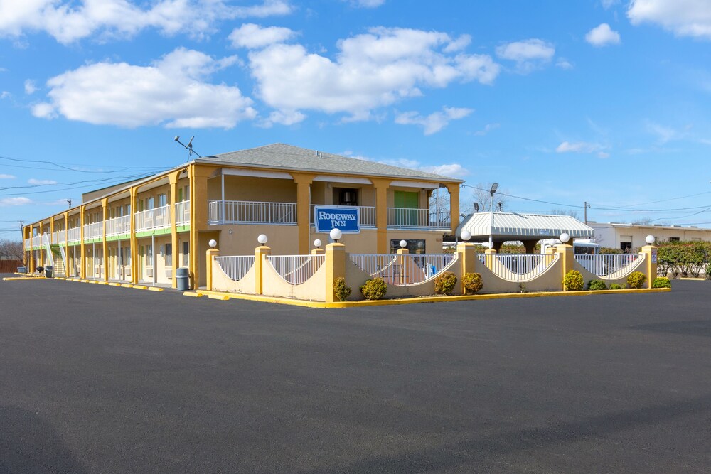 Econo Lodge Waco North I 35 - photo 2