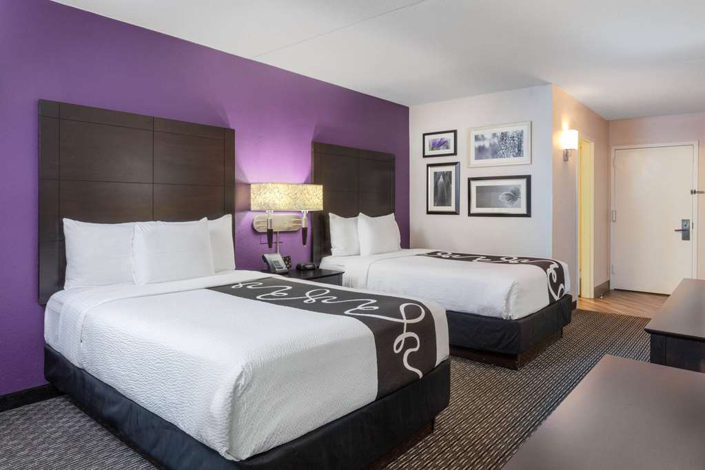 La Quinta Inn & Suites by Wyndham Clifton Rutherford - photo 21