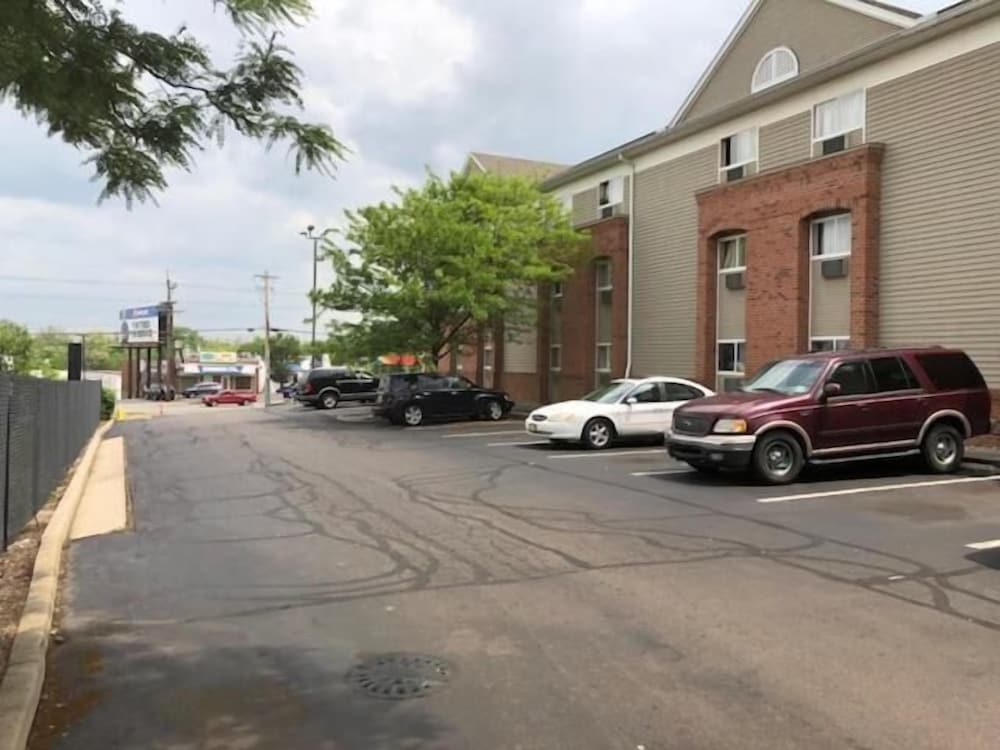 InTown Suites Extended Stay Cincinnati OH Colerain - photo 19