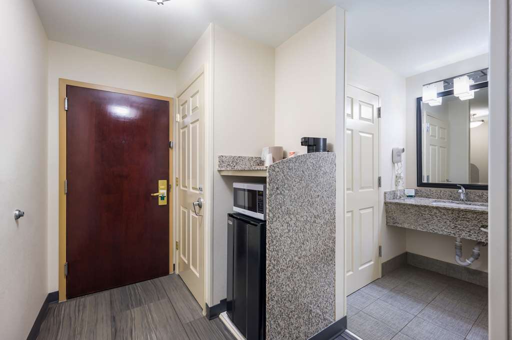Quality Inn & Suites Huntsville Research Park Area - photo 7