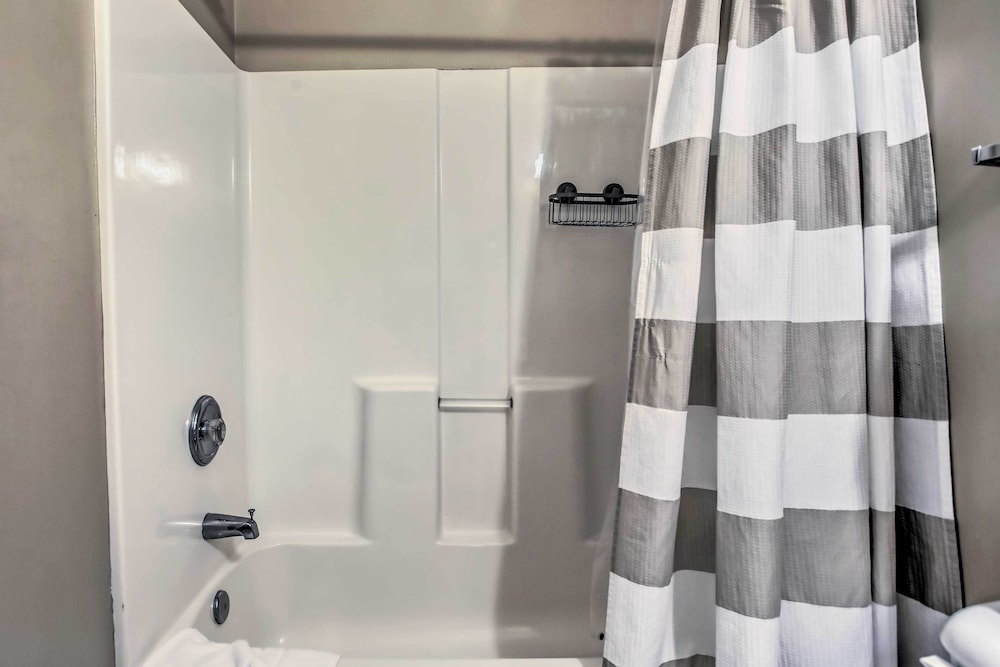 Golf Resort Condo w Pool in North Myrtle Beach - featured photo