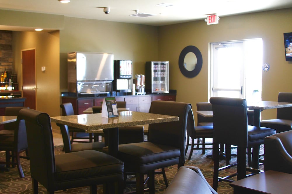 Cobblestone Hotel & Suites Devils Lake - photo 37