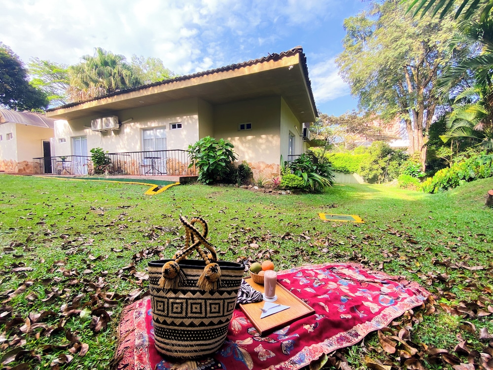 Hotel Campestre Santa Monica Pance - carbon neutral hotel in Cali