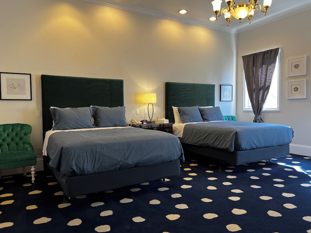The Sterling Hotel - photo 18
