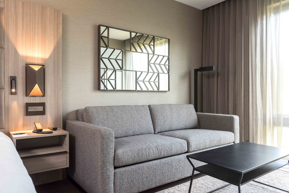 AC Hotel by Marriott Boston Cleveland Circle - photo 11