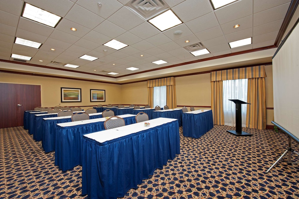 Hampton Inn & Suites Indianapolis Airport - photo 53