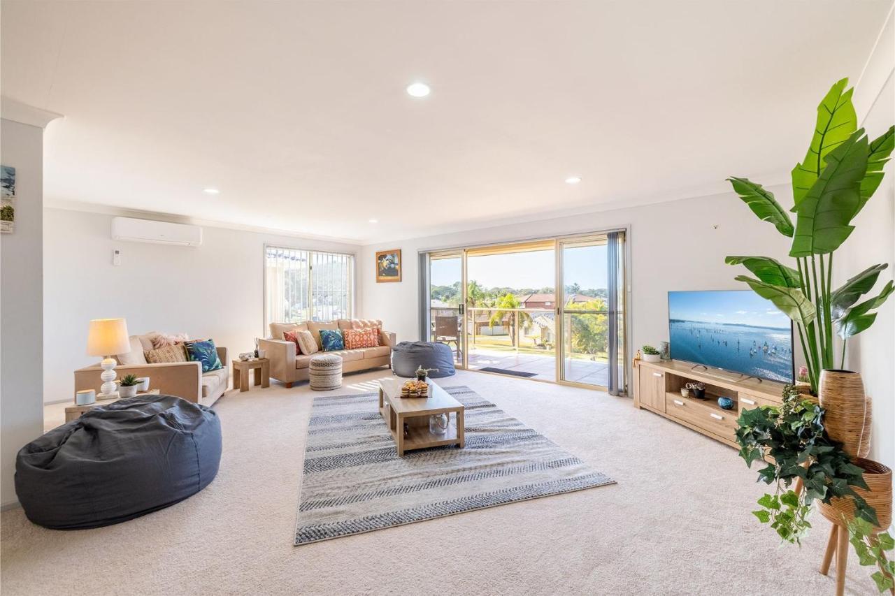 124 Rocky Point Rd pet friendly air con Wi Fi high chair and Cot in Fingal Bay, Australia