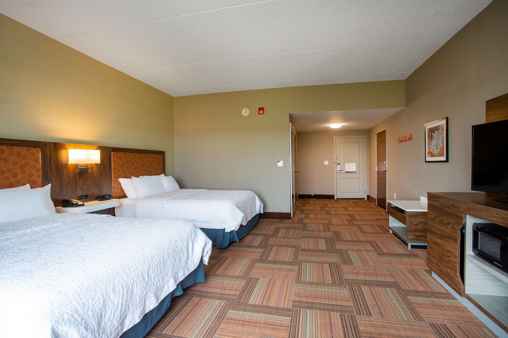 Hampton Inn Watertown - photo 8