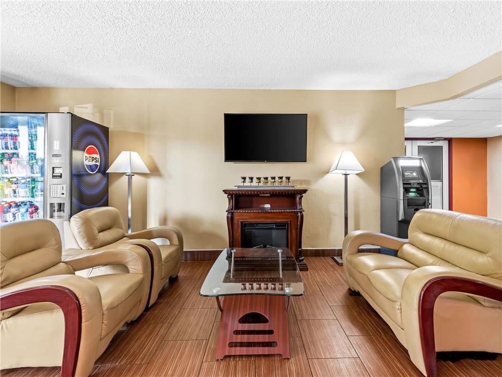 Super 8 by Wyndham Sturtevant Racine - photo 14