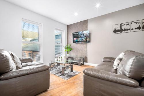Stylish 2 Bedroom Flat in Birmingham JQ Sleeps 6 Free WIFI and Secure Parking — 4-Star Luxury Hotel in Birmingham, United Kingdom
