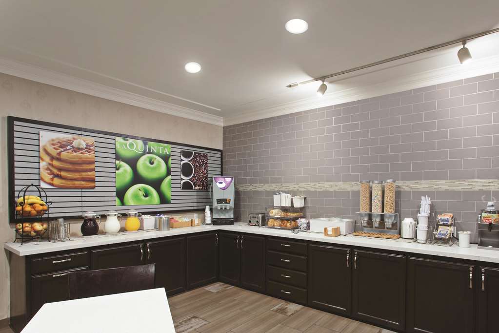 La Quinta Inn & Suites by Wyndham Los Banos - photo 22