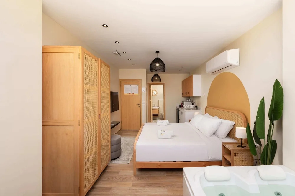 Jacuzzi Studio By The Historic Pyramids Apt5 — 4-Star Luxury Hotel in Cairo, Egypt