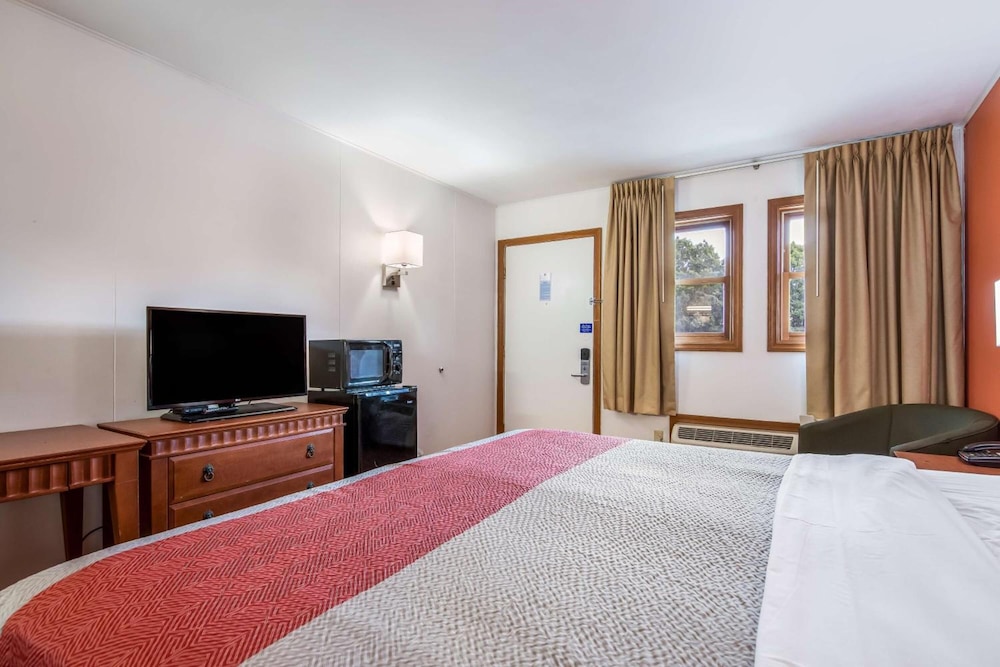 Northway Inn Queensbury Lake George - photo 18