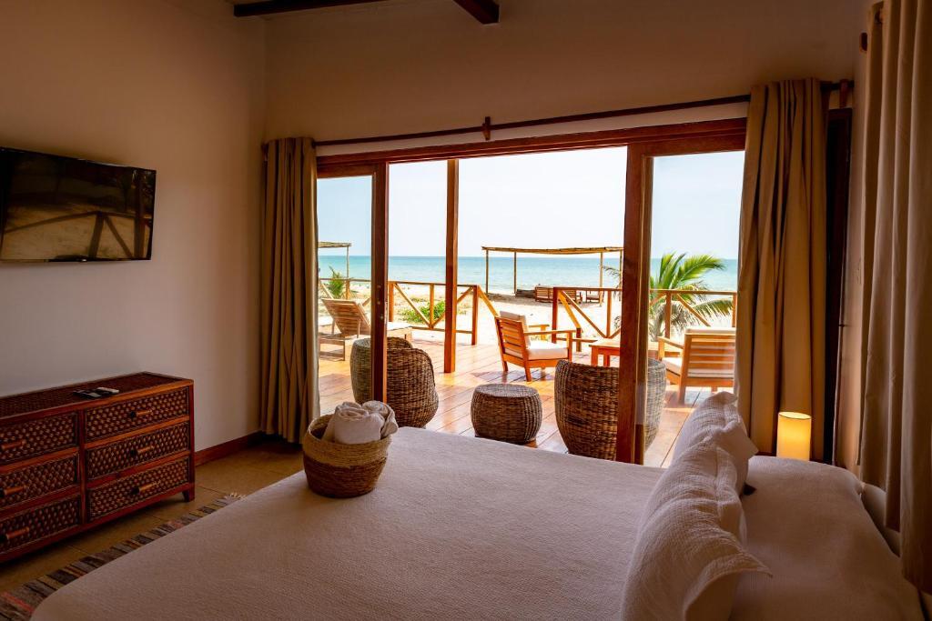 Hotel Punta Camarón Bungalows & Suites in Zorritos, Peru