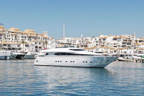 Super Yacht Located In Puerto Banus — Marbella