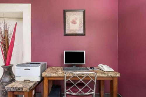 Days Inn by Wyndham Bryan College Station - photo 18