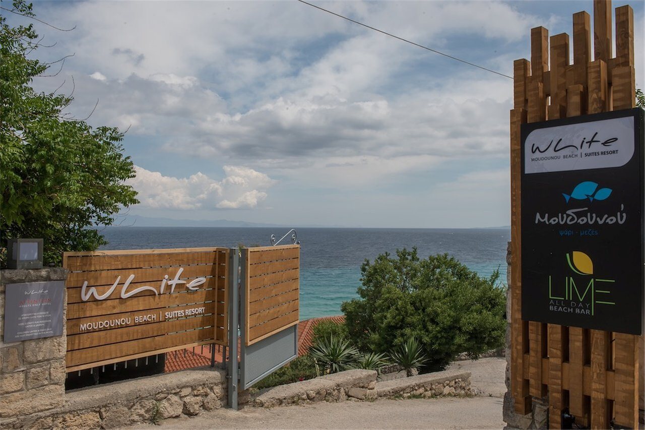White Suites - carbon neutral hotel in Afytos