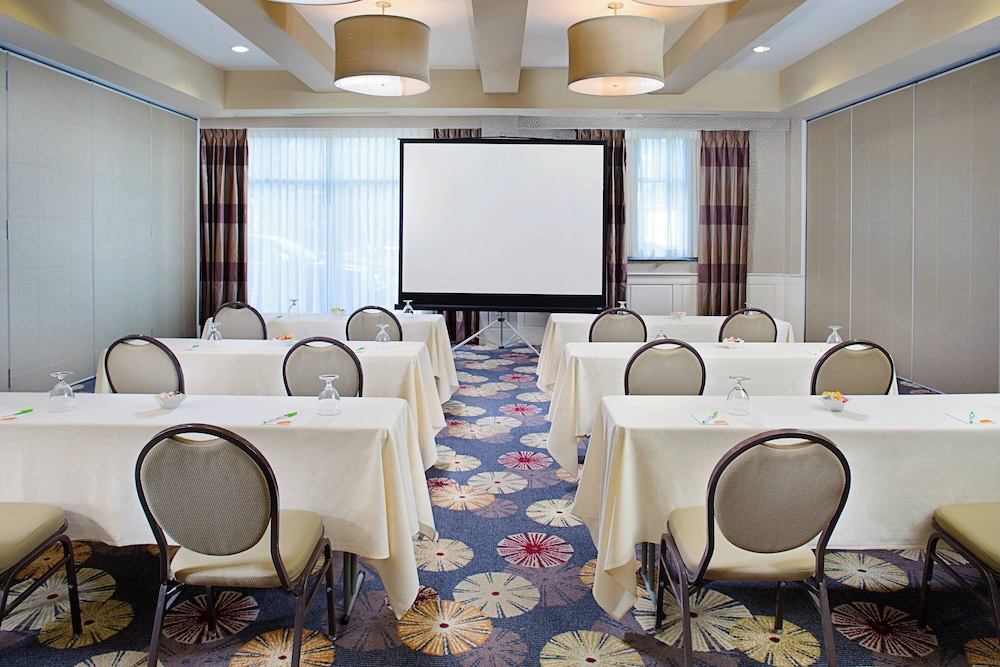 Courtyard by Marriott Keene Downtown - photo 42