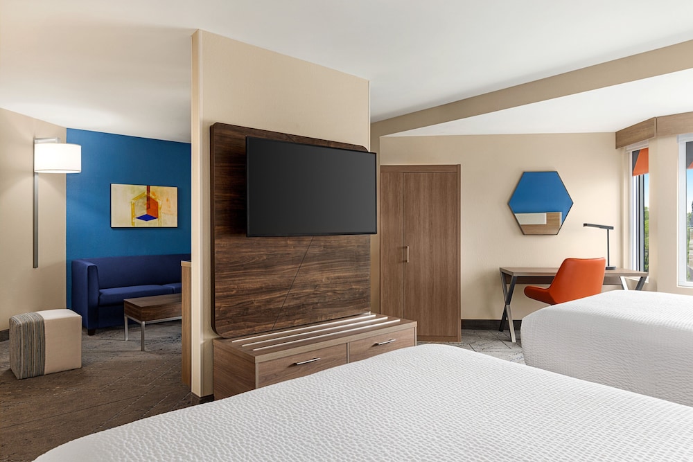 Holiday Inn Express & Suites Evansville Downtown By IHG - photo 23