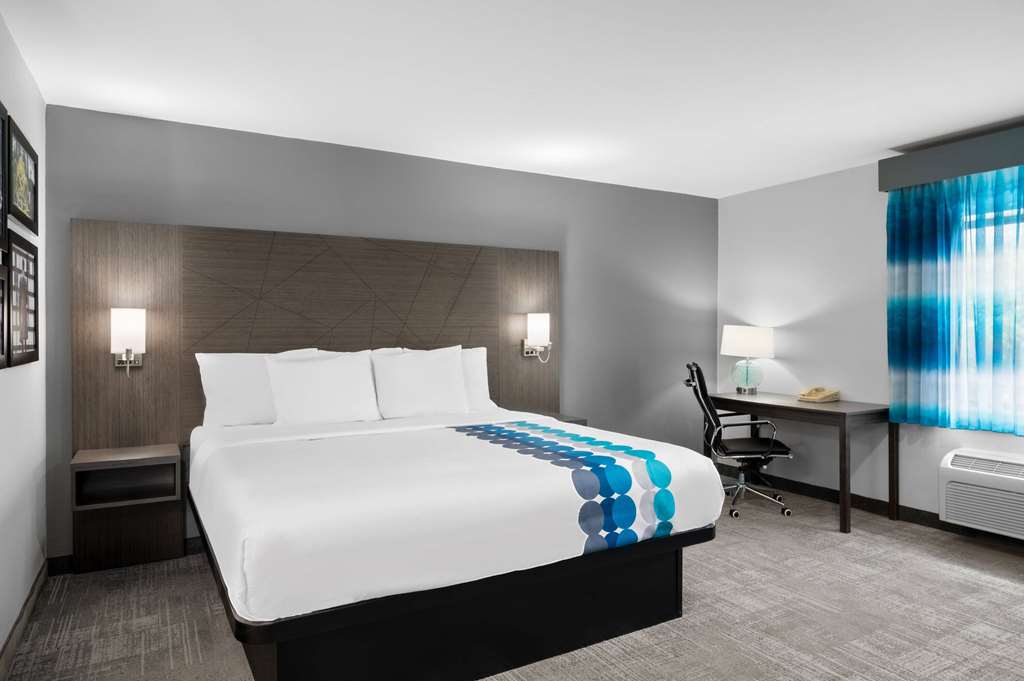 La Quinta Inn by Wyndham Indianapolis Airport Executive Dr - photo 6
