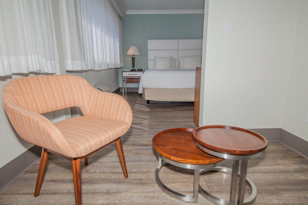 Pasadena Rose & Crown Hotel - photo 18