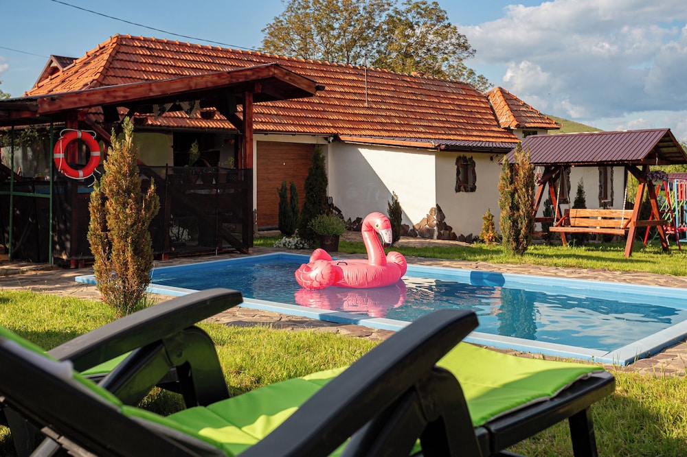 Nature Surrounded Transylvanian Home Heated Pool — 4-Star Luxury Hotel in Bratca, Romania