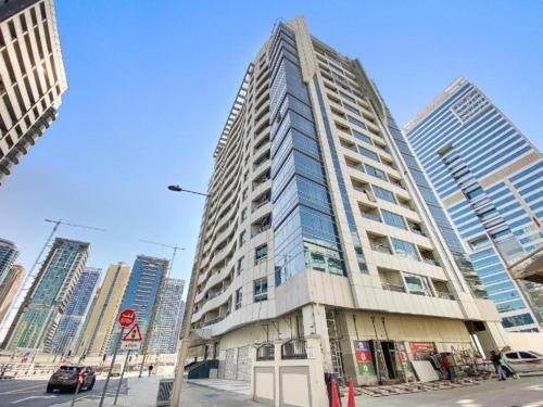 Royal Manor Marina Diamond 2 — 4-Star Luxury Hotel in Dubai, United Arab Emirates