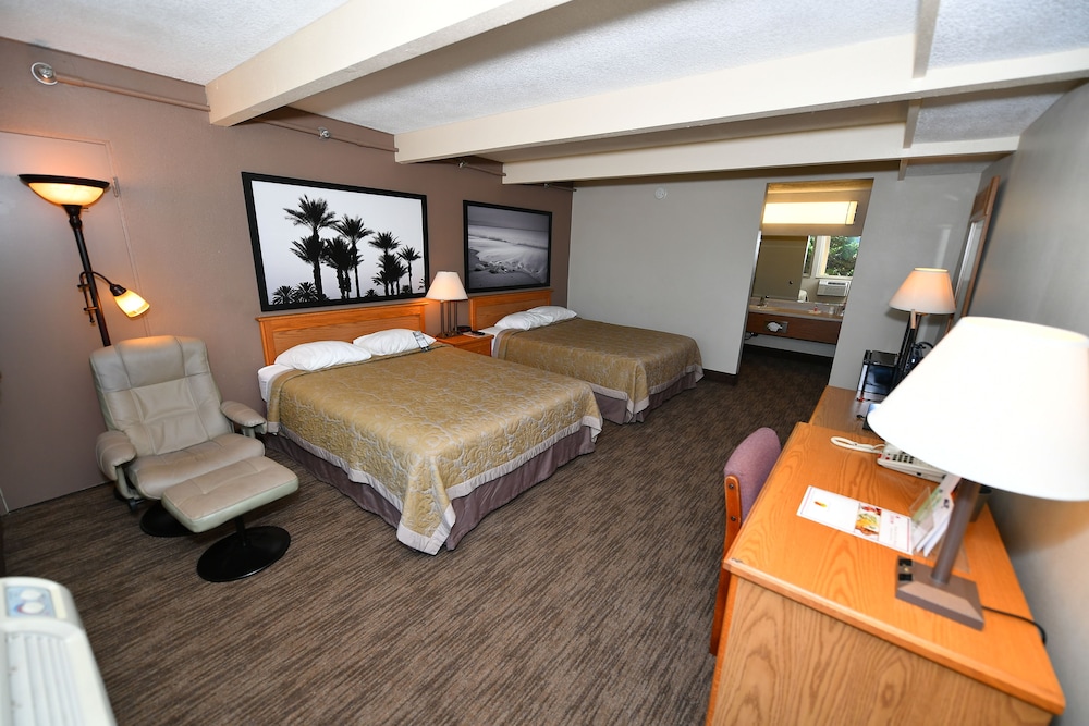 Costa Mesa Inn - photo 14
