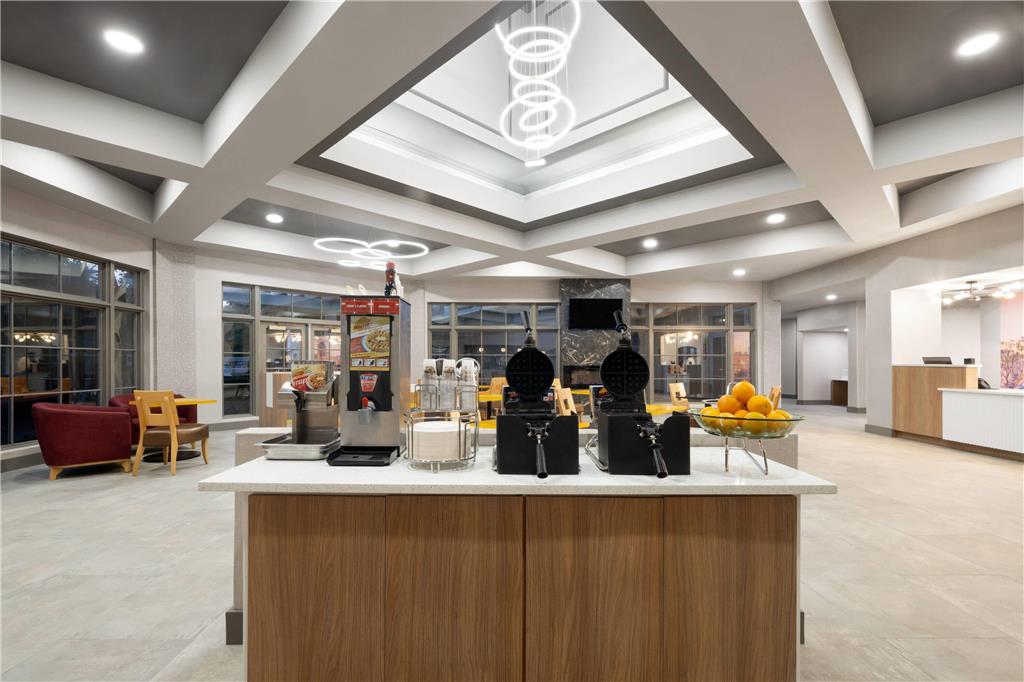 La Quinta Inn & Suites by Wyndham Raleigh Cary - photo 30