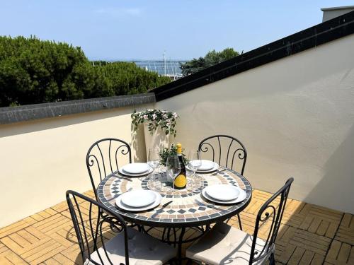 Attico in Piazza Matteotti — 4-Star Luxury Hotel in Desenzano Del Garda, Italy