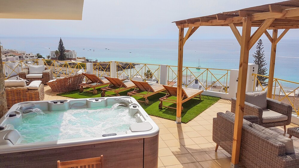 Luz Beach Rooftop Penthouse — 4-Star Luxury Hotel in Luz, Portugal