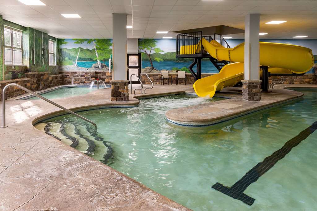 La Quinta Inn & Suites by Wyndham Lake George - photo 9