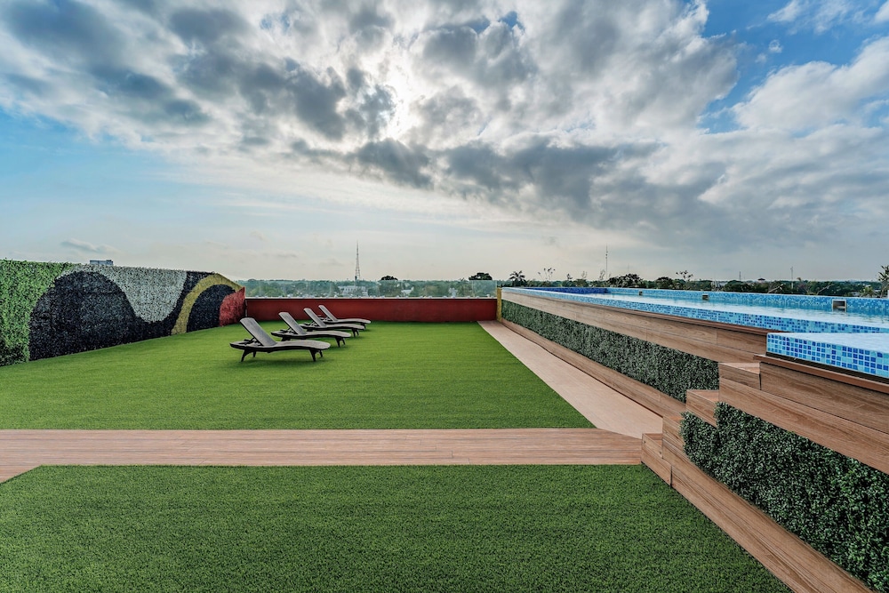 Rooftop pool