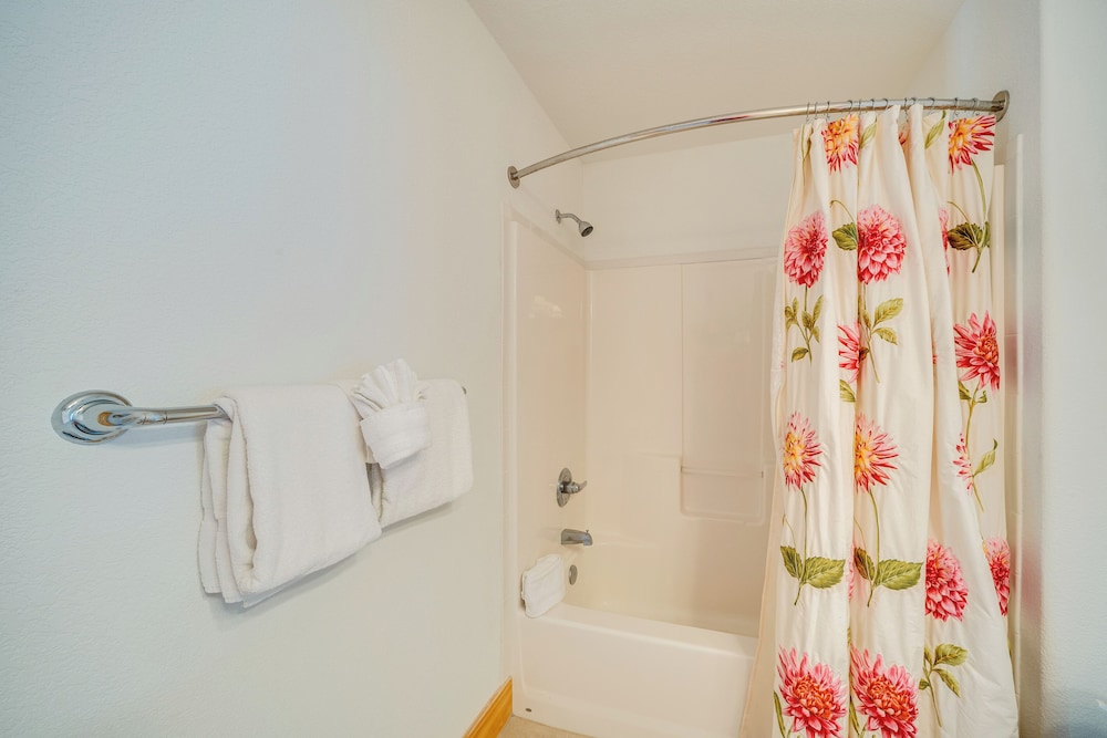 6 Mi to Keystone Resort Dillon Condo with Balcony - photo 11