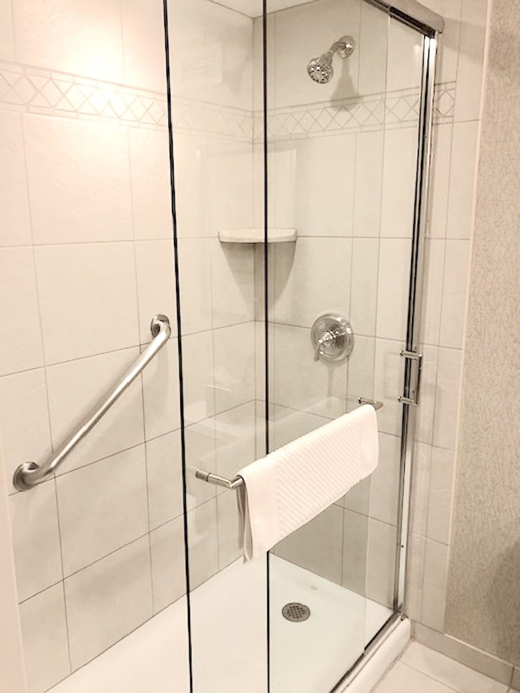 DoubleTree by Hilton Lisle Naperville - photo 15