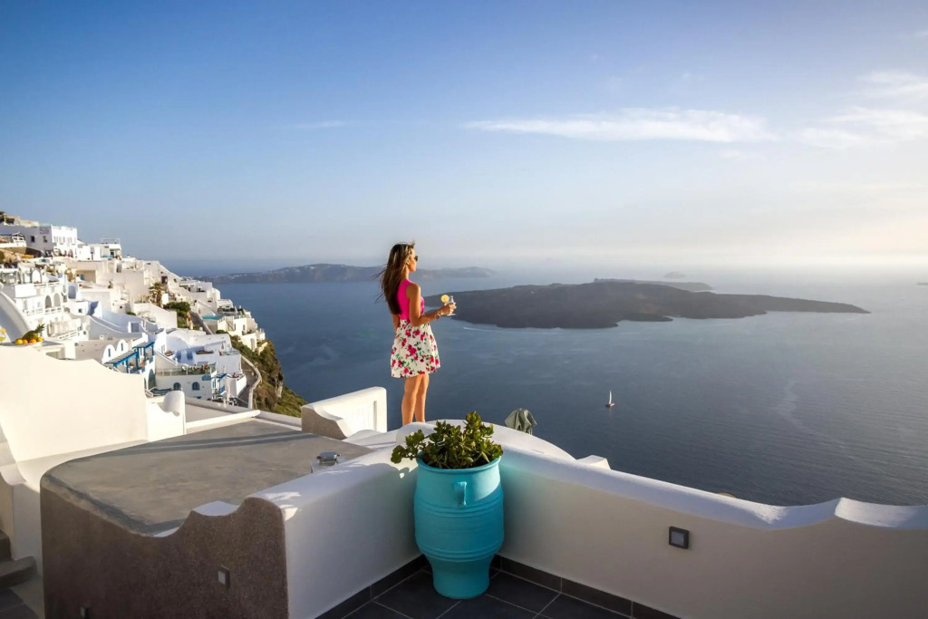 Remvi Suites - carbon neutral hotel in Fira