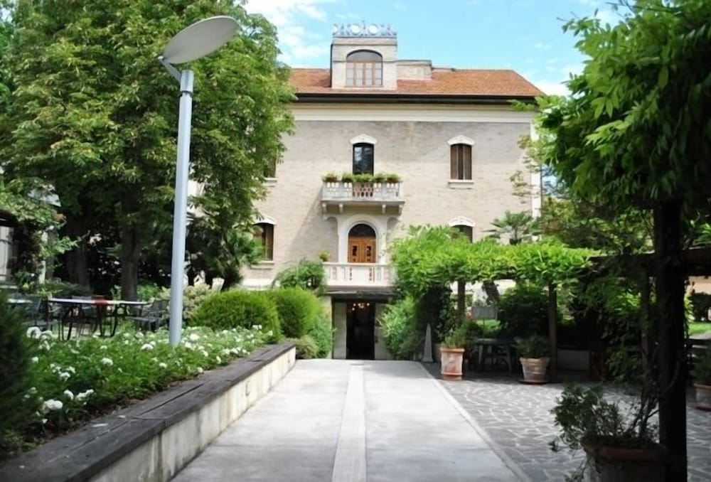 Deco Hotel - carbon neutral hotel in Perugia
