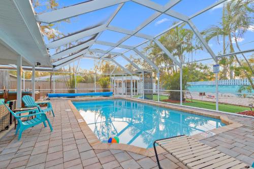 5 Bed Heated Pool Largo FL 2 mi Indian Rocks Beach Sleeps 16 Pets in Seminole, United States