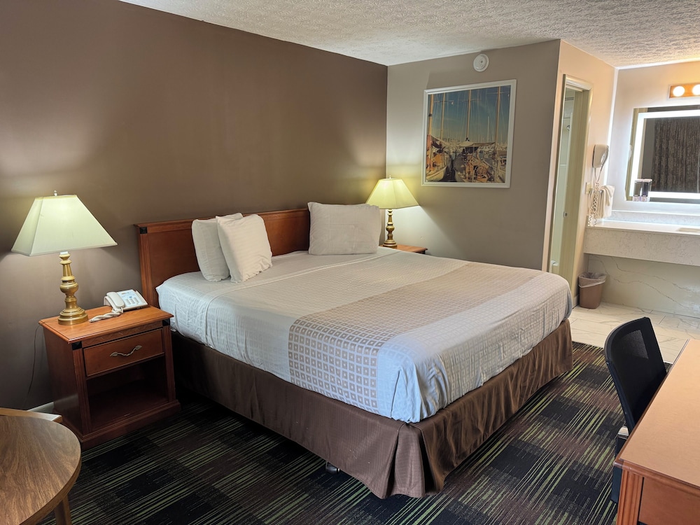 South Shore Inn - photo 4