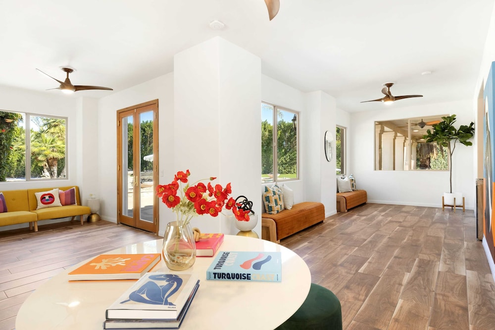The Date Palm Estate by Avantstay Expansive Estate w Game Room Backyard Oasis w Pool & Spa - photo 8