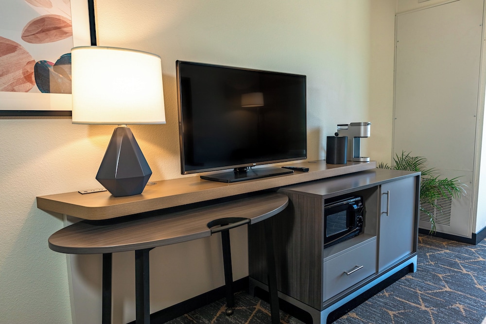 Holiday Inn & Suites Oakland Airport by IHG - photo 20