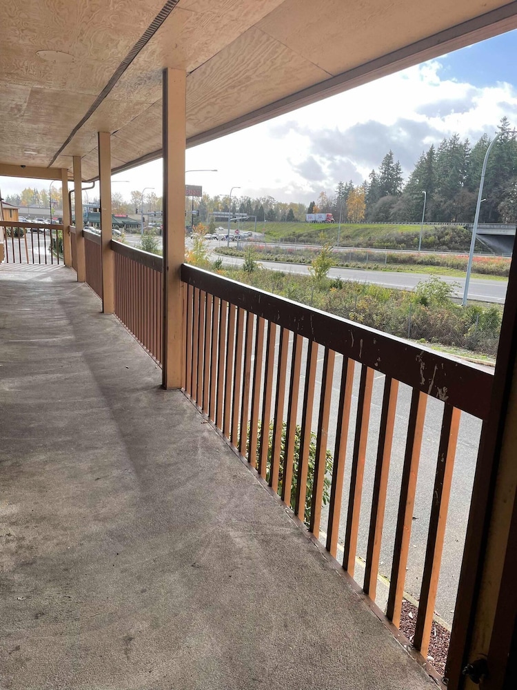Centralia Inn - photo 17