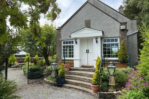 The Schoolhouse Cottages peaceful and quiet retreat with log burner — 4-Star Luxury Hotel in Kingskettle, United Kingdom