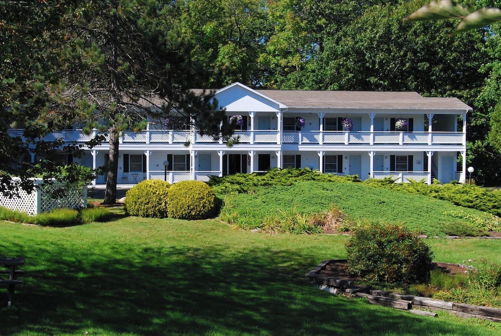 Cedar Crest Inn - featured photo